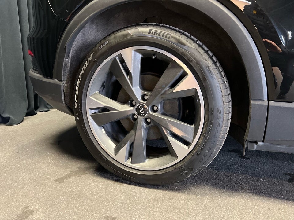 Audi Q4 e-tron 40  5d