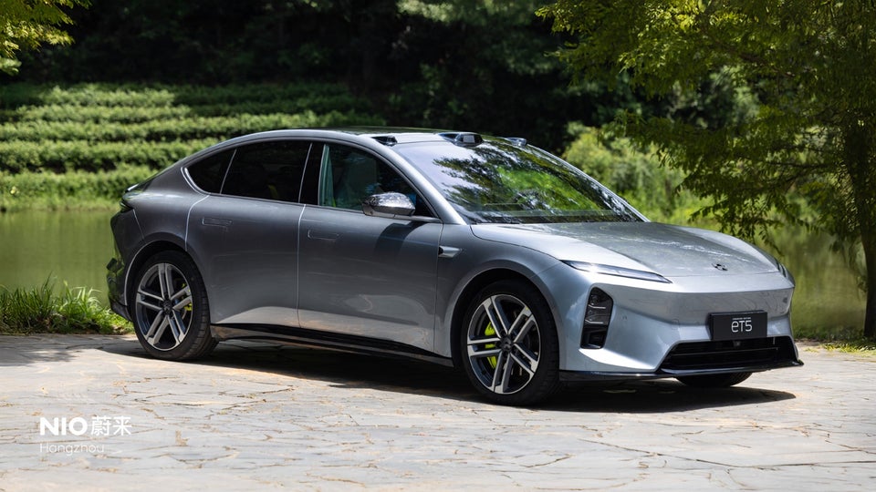 NIO ET5 75 Standard Range 4d