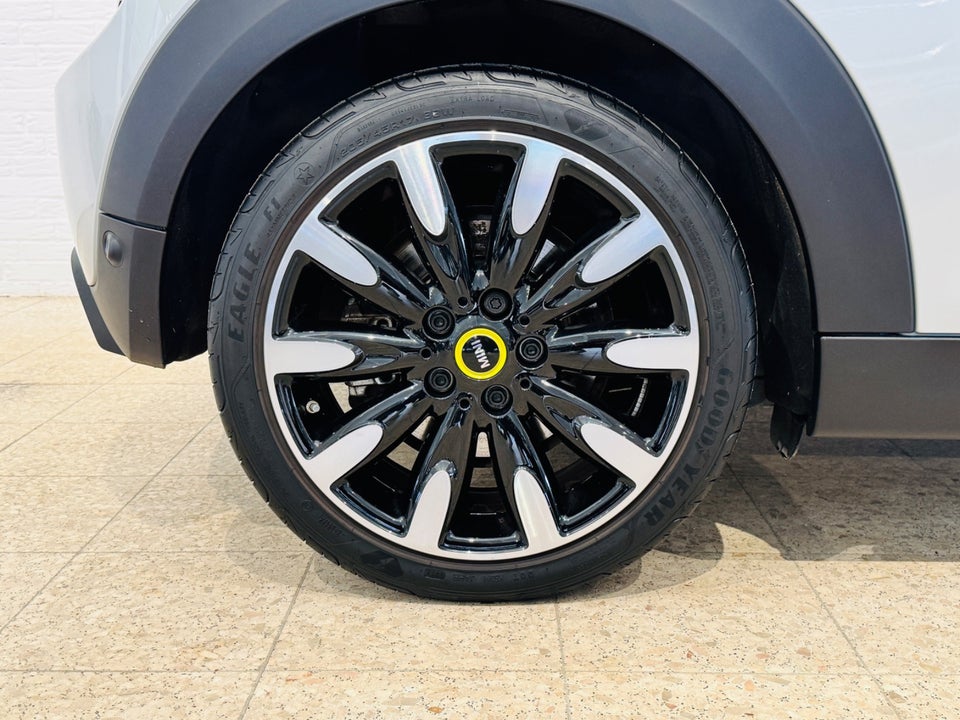 MINI Cooper SE Classic Trim 3d