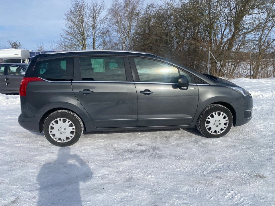 Peugeot 5008 1,6 BlueHDi 120 Style 7prs 5d