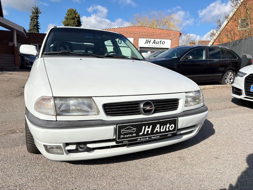 Opel Astra 1,8i 16V Club aut. 5d