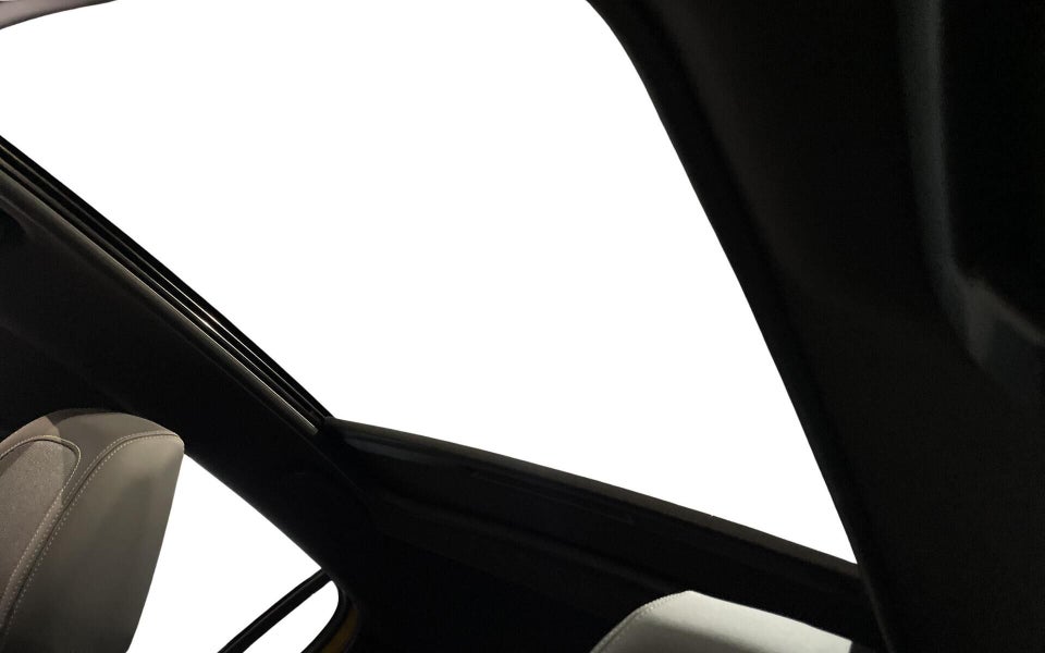 Peugeot e-208 50 GT 5d