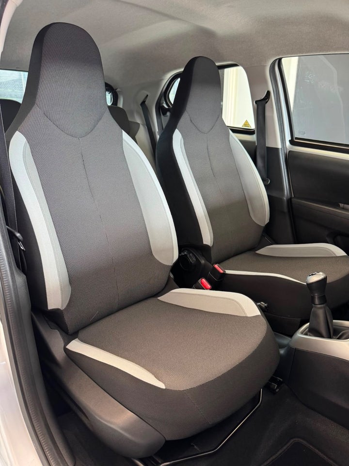 Toyota Aygo 1,0 VVT-i x-play x-touch 5d