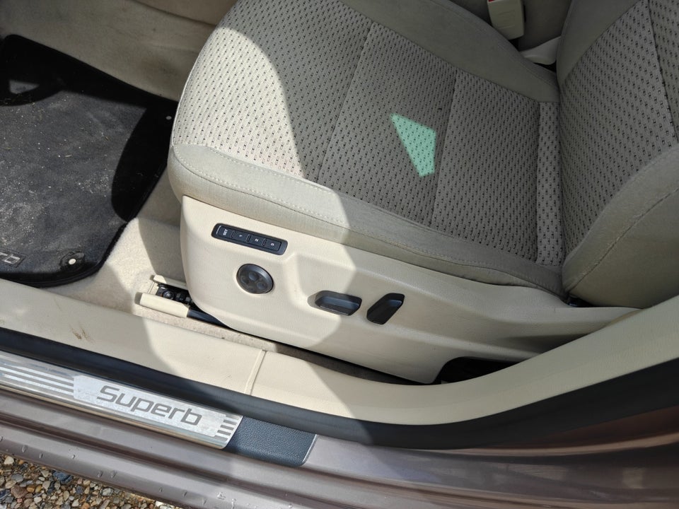 Skoda Superb 1,8 TSi 160 Elegance Combi 5d