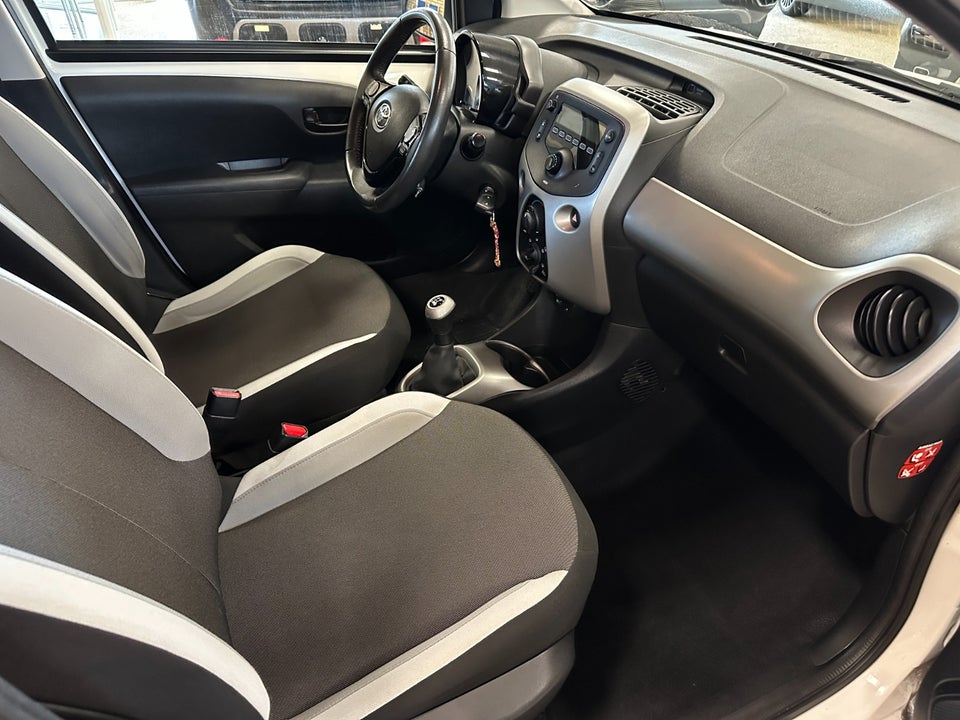 Toyota Aygo 1,0 VVT-i x-play 5d