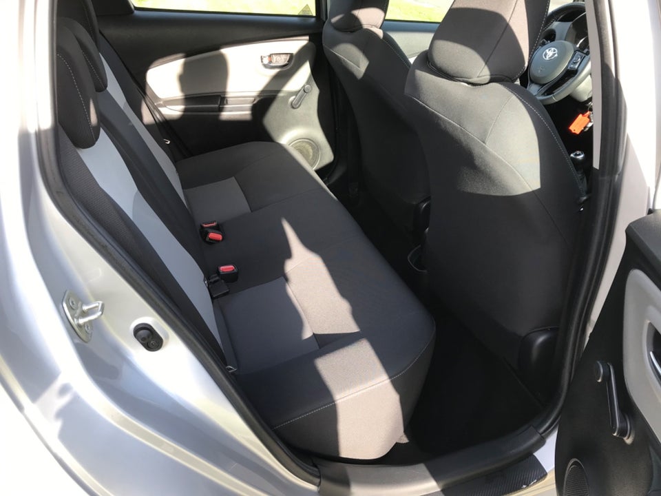 Toyota Yaris 1,0 VVT-i T2 5d