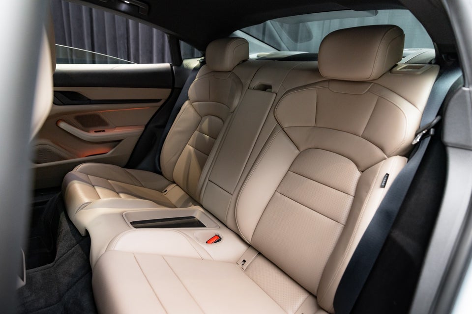 Porsche Taycan Performance+ 4d