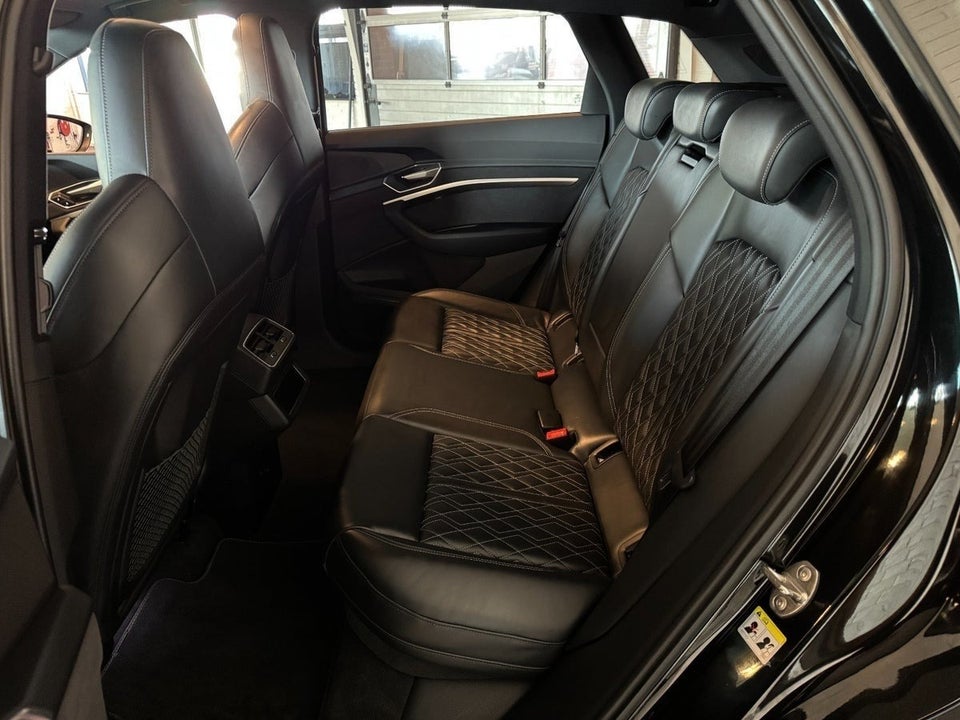 Audi e-tron 55 S-line quattro 5d