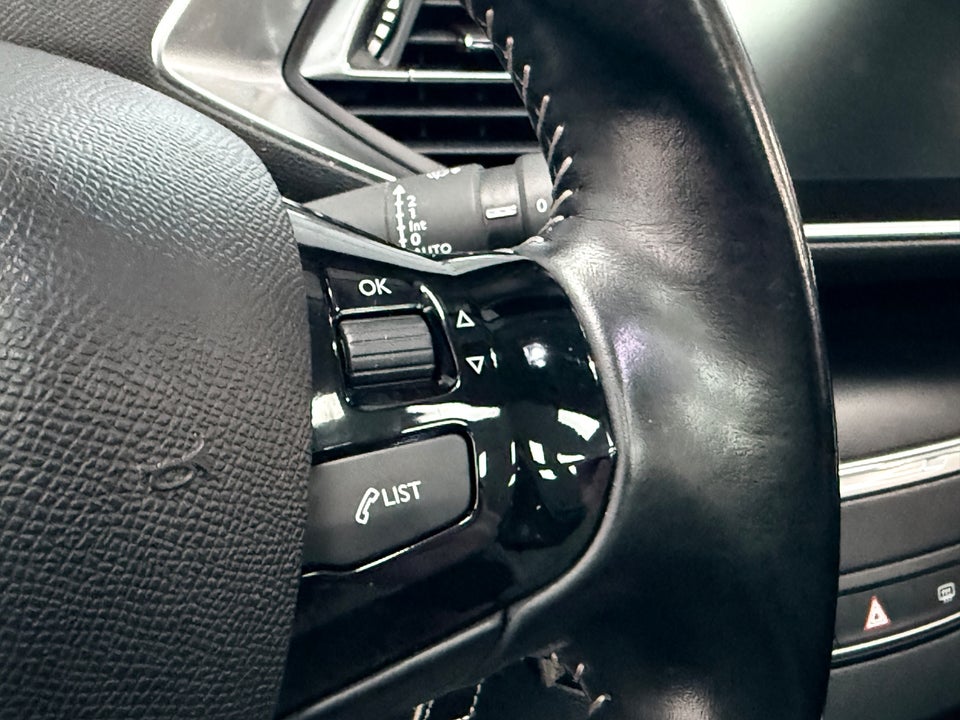 Peugeot 308 1,6 BlueHDi 120 Allure Sky SW 5d