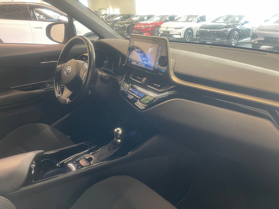 Toyota C-HR 1,8 Hybrid C-HIC Smart CVT 5d