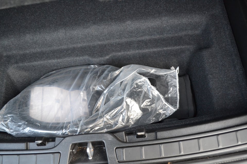 Volvo XC40 ReCharge Extended Range Plus 5d