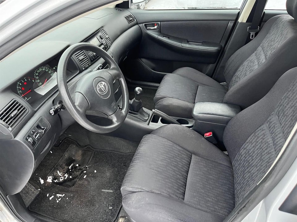 Toyota Corolla 1,4 Terra 5d