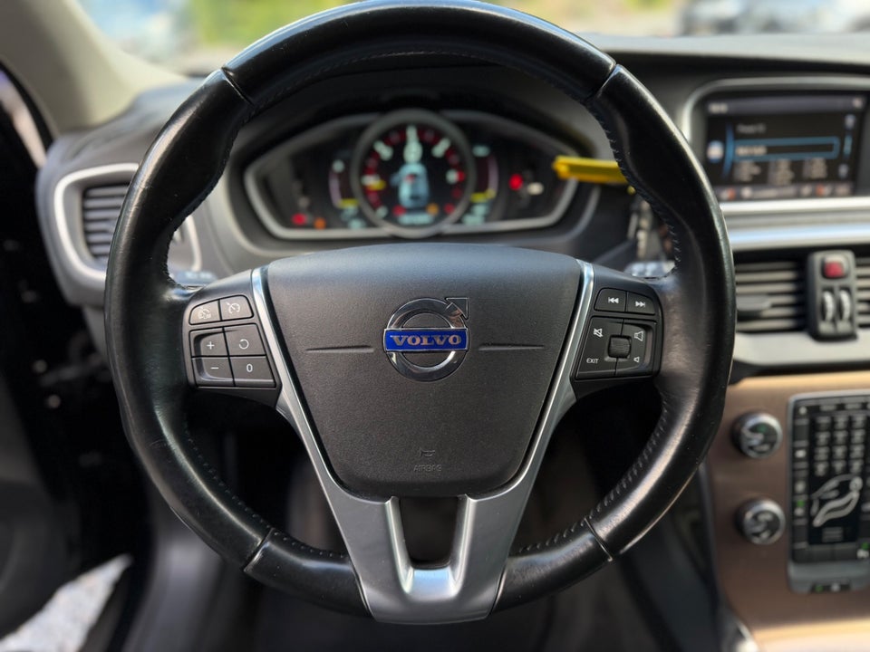 Volvo V40 1,6 D2 115 Momentum 5d