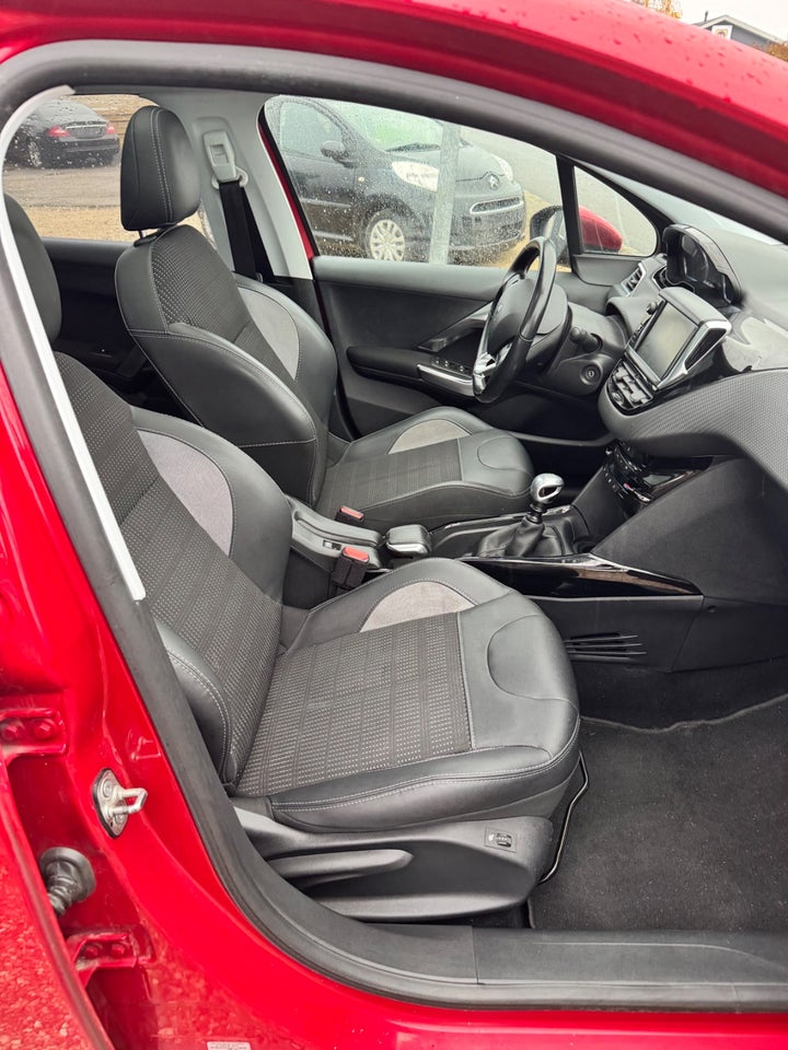 Peugeot 2008 1,6 BlueHDi 100 Allure Sky 5d