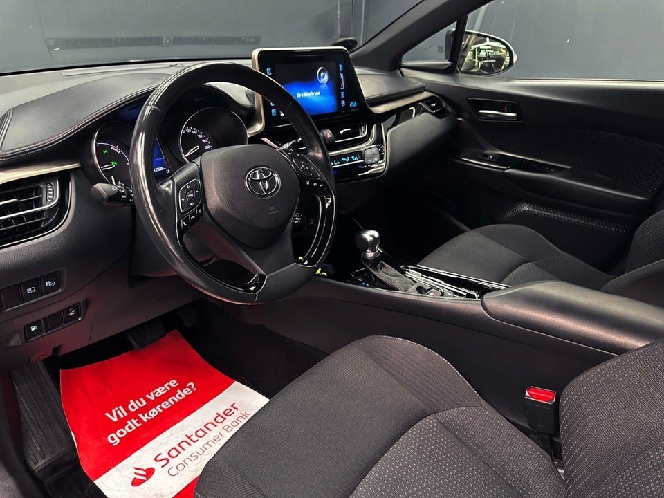 Toyota C-HR 1,8 Hybrid Premium Selected CVT 5d