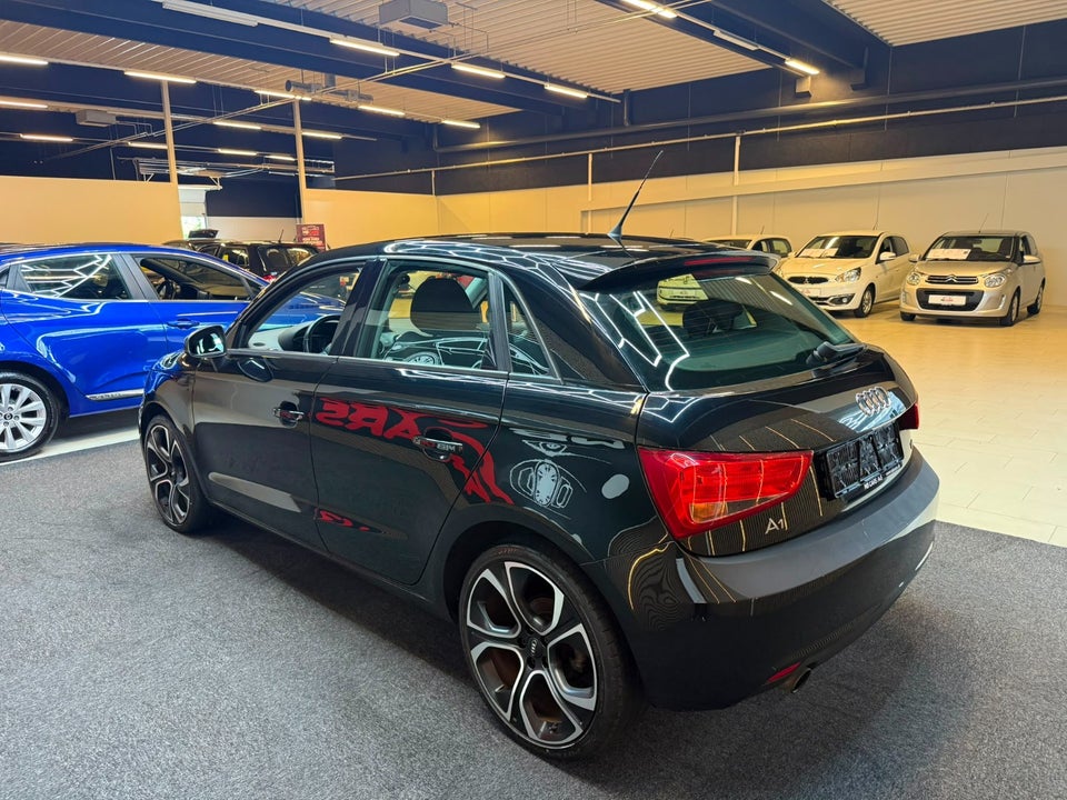 Audi A1 1,6 TDi 90 Attraction Sportback 5d