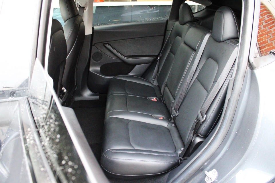 Tesla Model Y Long Range AWD 5d