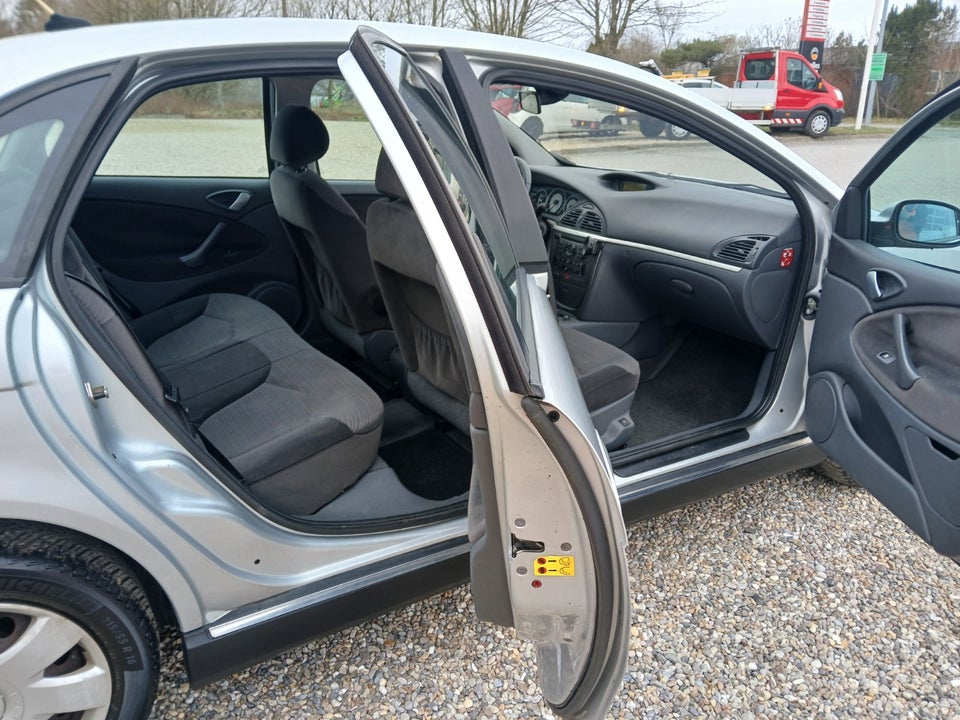 Citroën C5 1,8i 16V Prestige S 5d