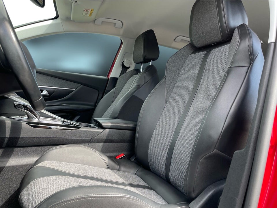 Peugeot 3008 1,2 PureTech 130 Allure 5d
