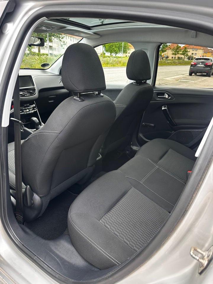 Peugeot 208 1,6 BlueHDi 100 Allure Sky 5d