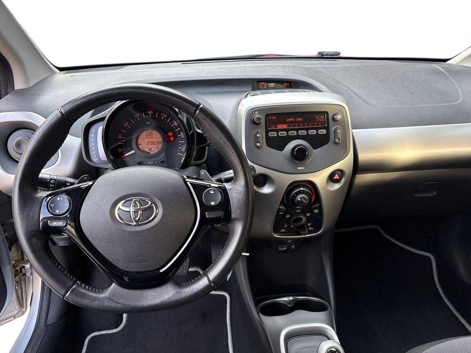 Toyota Aygo 1,0 VVT-i x-play x-shift 5d