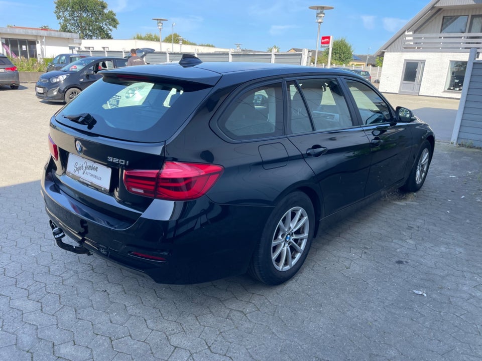 BMW 320i 2,0 Touring 5d