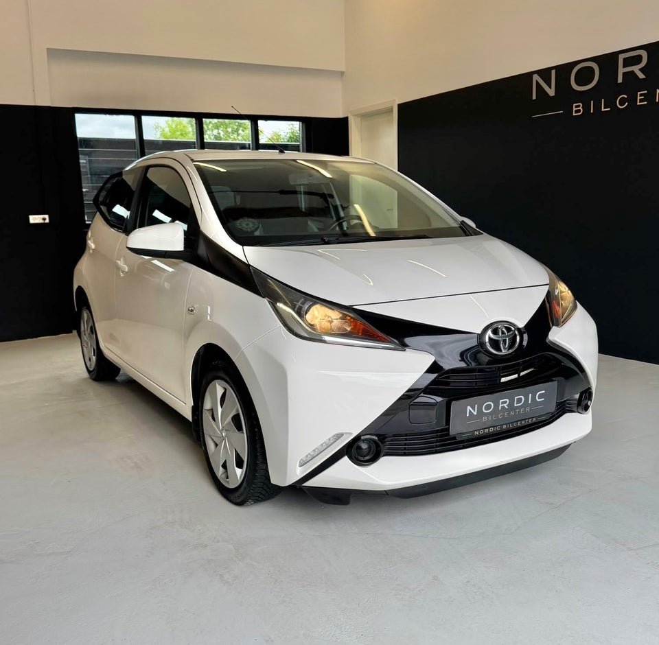Toyota Aygo 1,0 VVT-i x-play x-touch 5d
