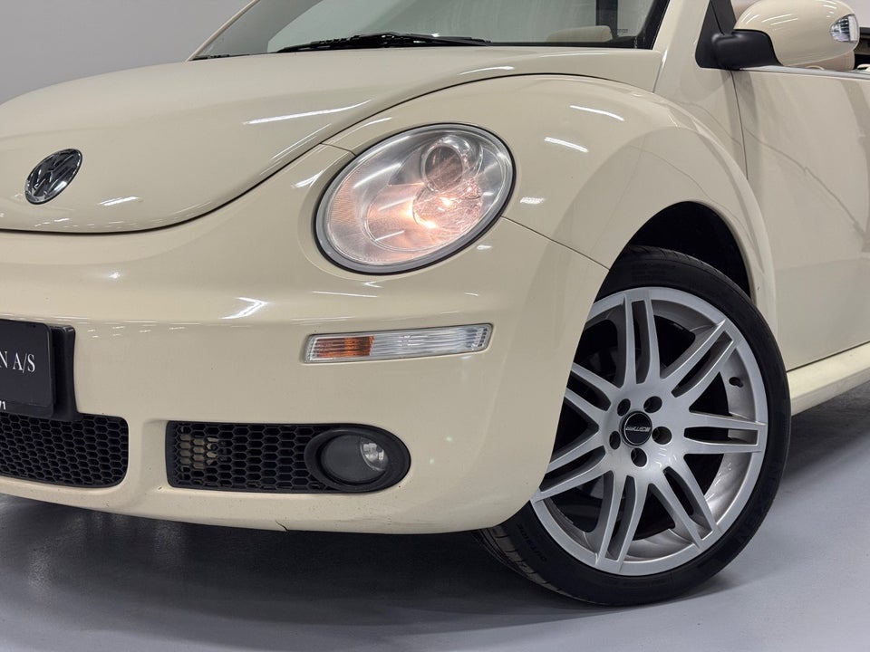 VW New Beetle 1,6 Trendline Cabriolet 2d
