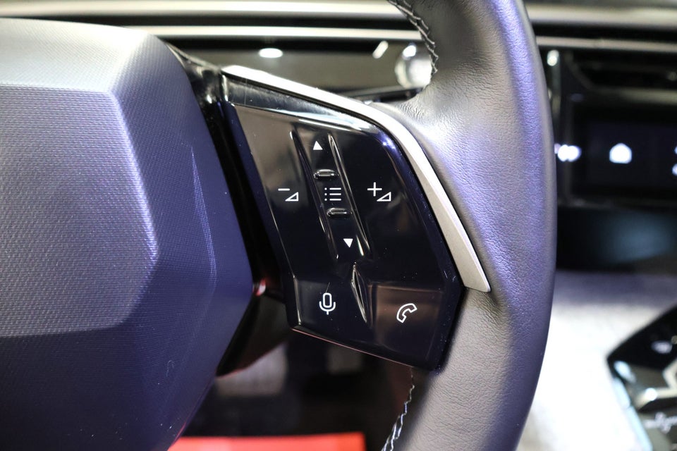 Peugeot e-3008 77 GT 5d