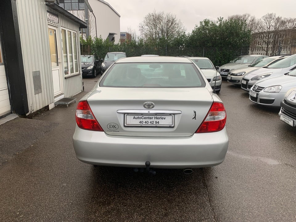 Toyota Camry 2,4 VVT-i aut. 4d