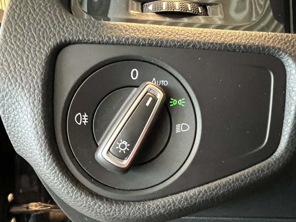 VW Golf VII 1,6 TDi 115 Comfortline Connect Variant 5d