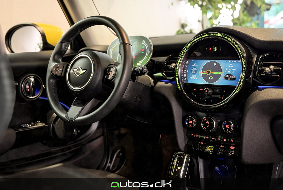 MINI Cooper SE Essential 3d