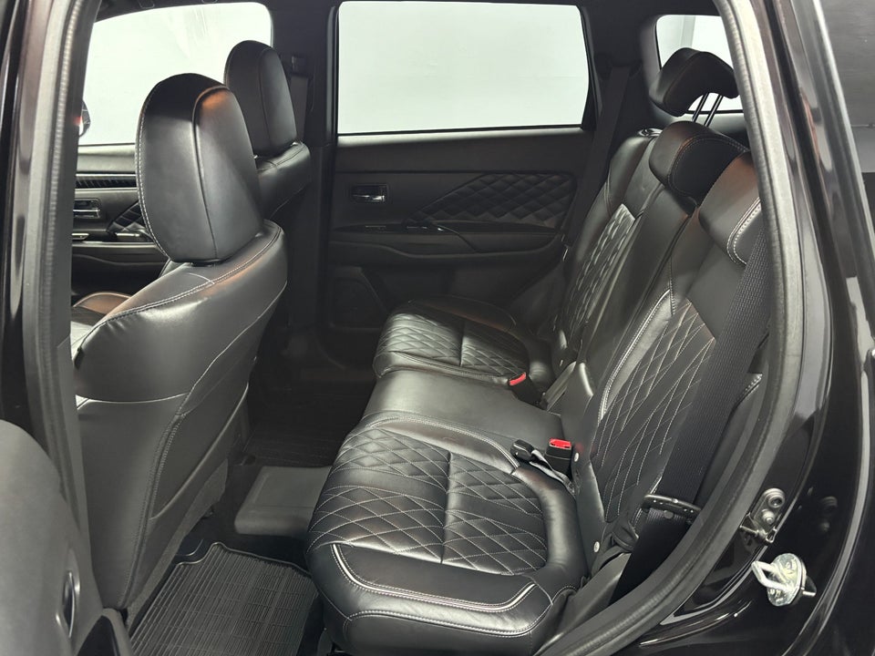 Mitsubishi Outlander 2,4 PHEV Instyle CVT 4WD 5d