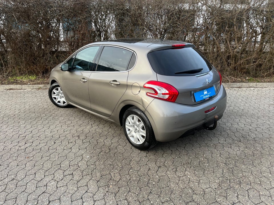 Peugeot 208 1,2 VTi Allure Sky 5d