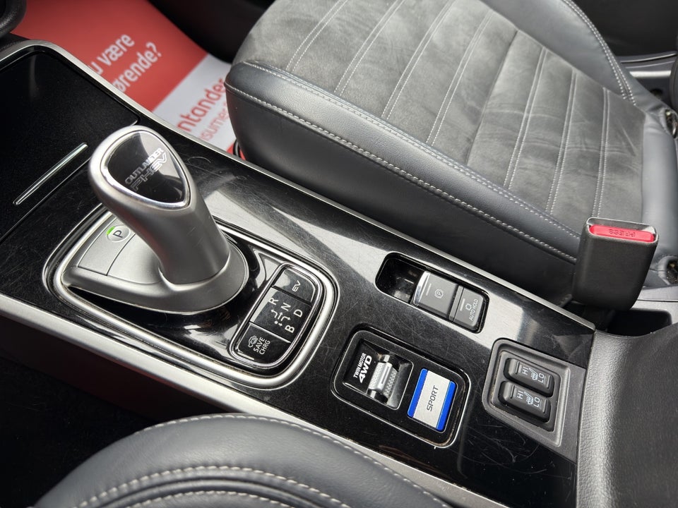 Mitsubishi Outlander 2,4 PHEV Inform CVT 4WD 5d