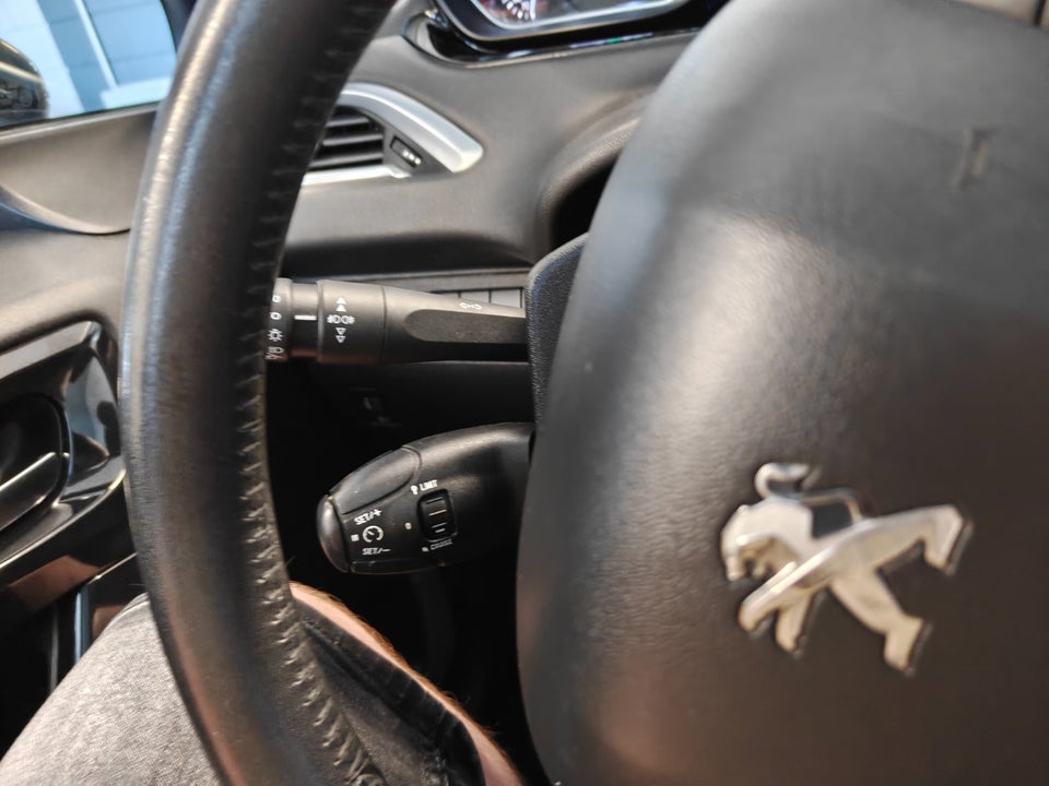 Peugeot 208 1,2 VTi 82 Allure 5d
