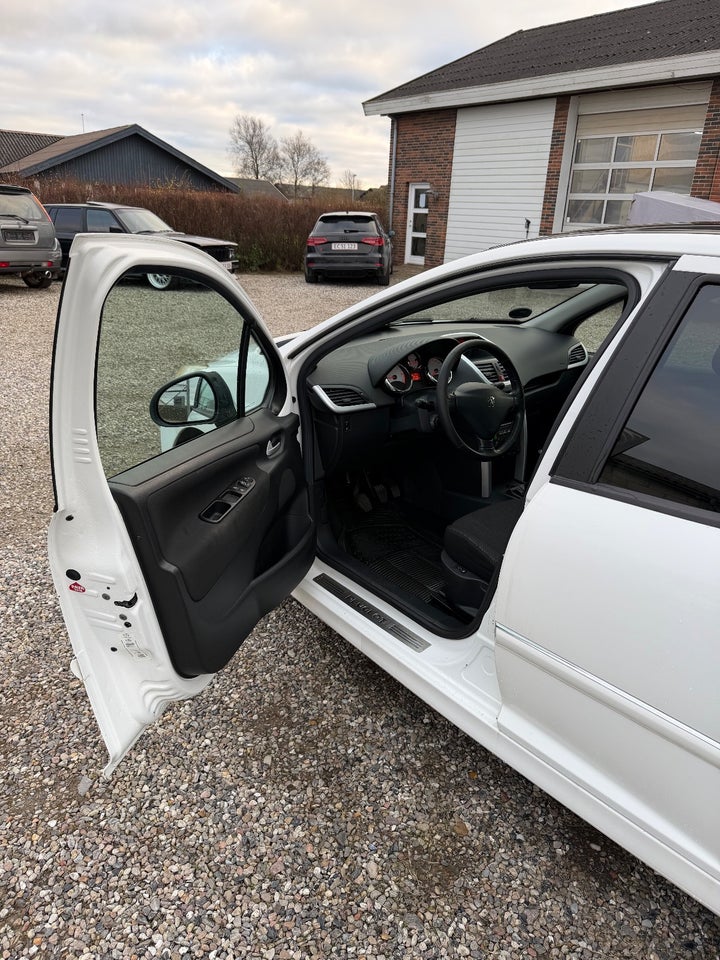 Peugeot 207 1,6 HDi 92 Active 5d