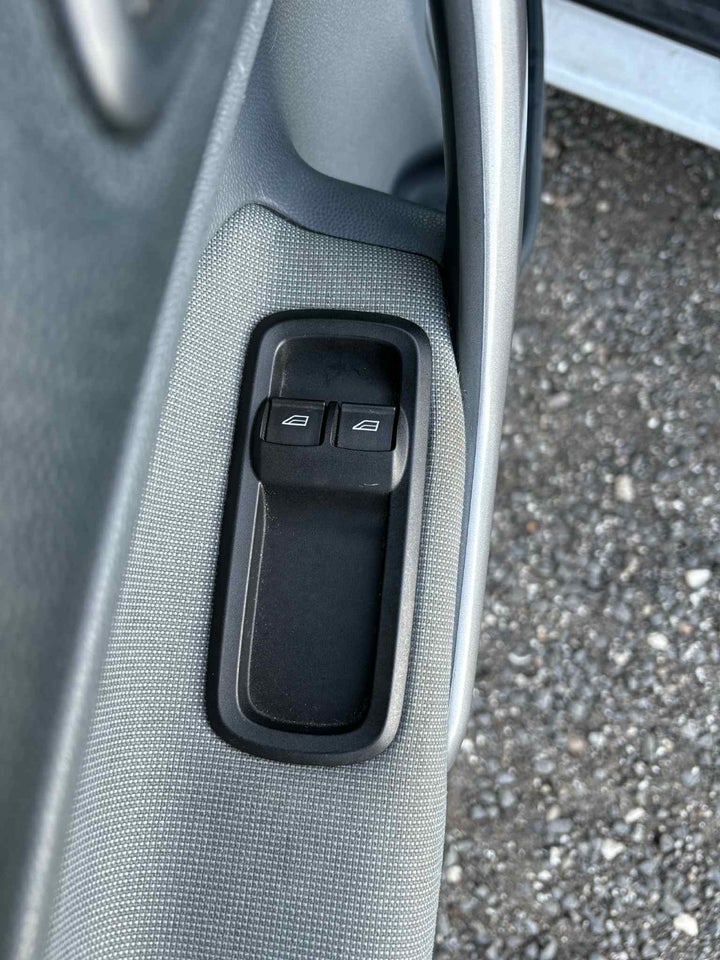 Ford Fiesta 1,25 82 Ambiente 5d