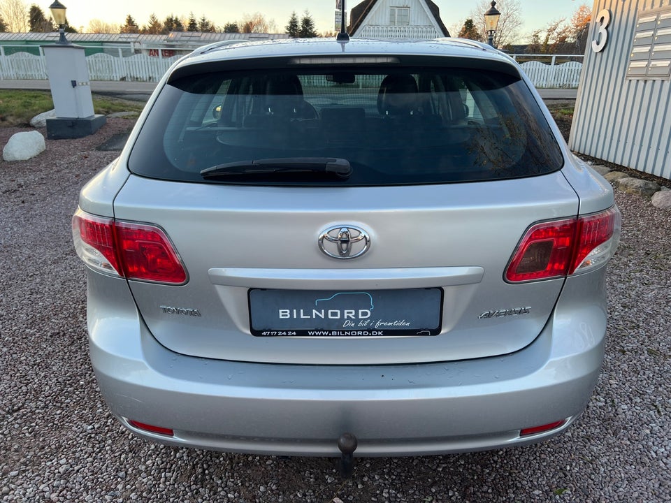 Toyota Avensis 1,6 VVT-i T1 stc. 5d