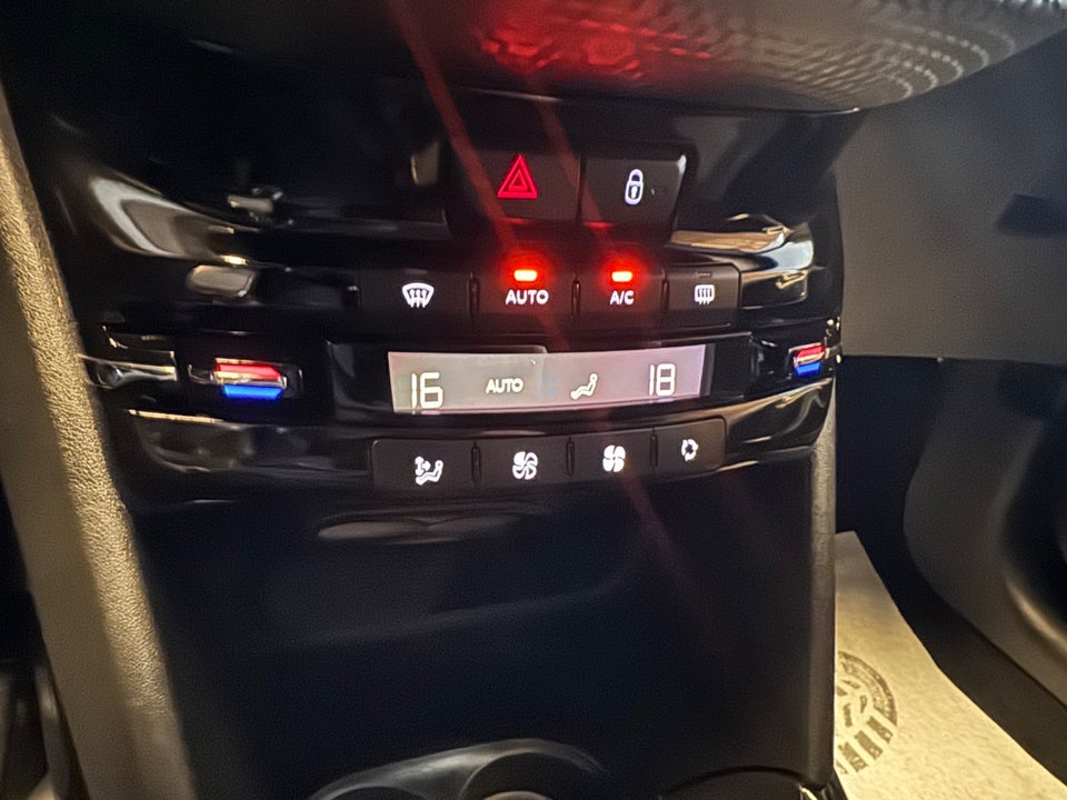 Peugeot 2008 1,6 BlueHDi 100 Allure Sky 5d