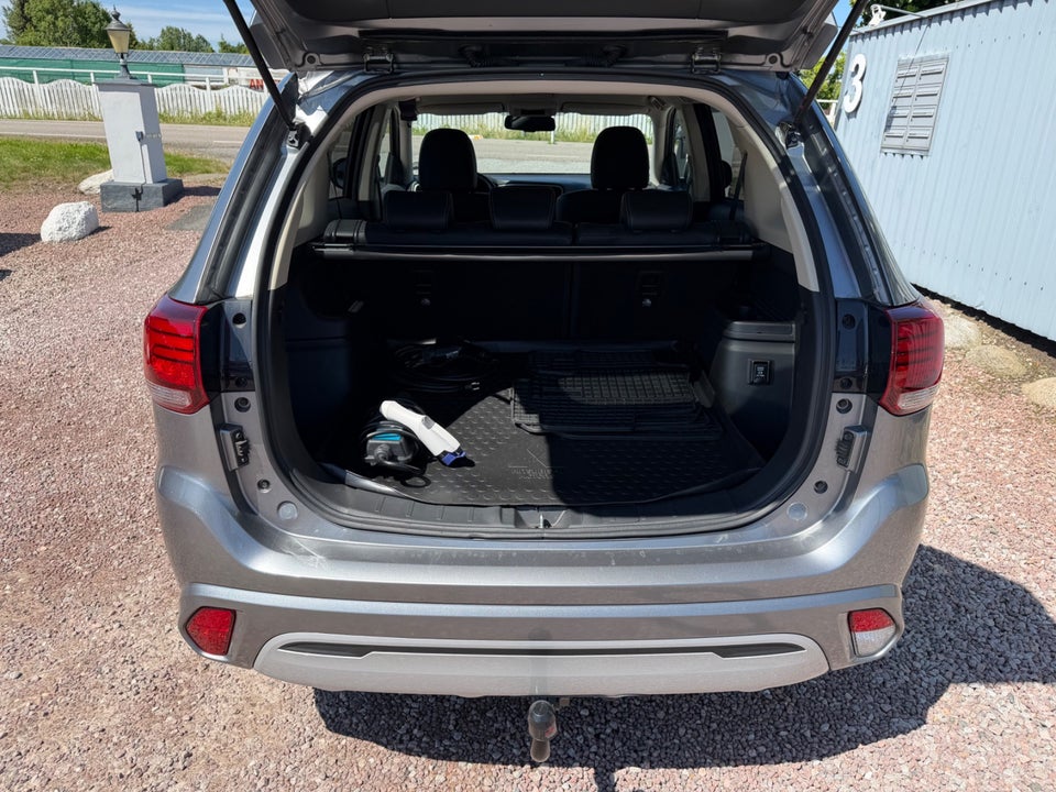 Mitsubishi Outlander 2,4 PHEV Inform CVT 4WD 5d
