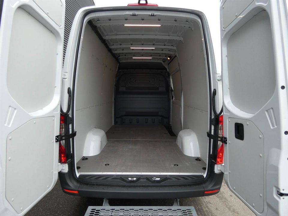 Mercedes Sprinter 319 2,0 CDi A2 Kassevogn aut. RWD