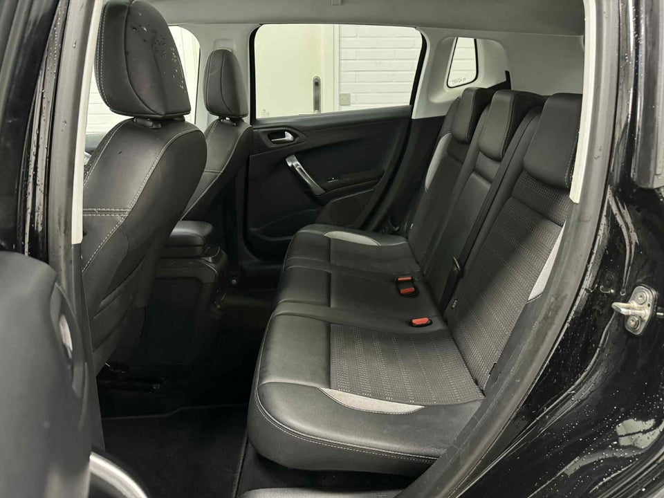 Peugeot 2008 1,6 BlueHDi 100 Allure Sky 5d