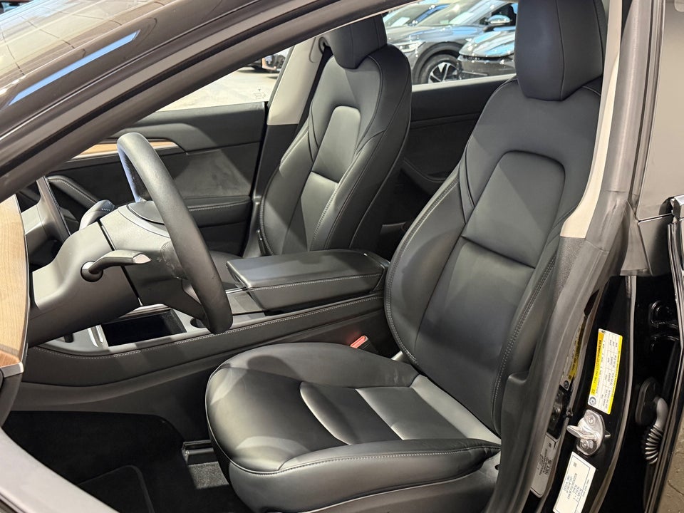 Tesla Model 3 RWD 4d