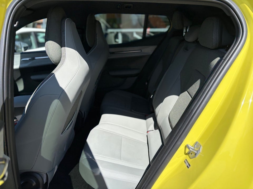 Volvo EX30 Extended Range Plus 5d