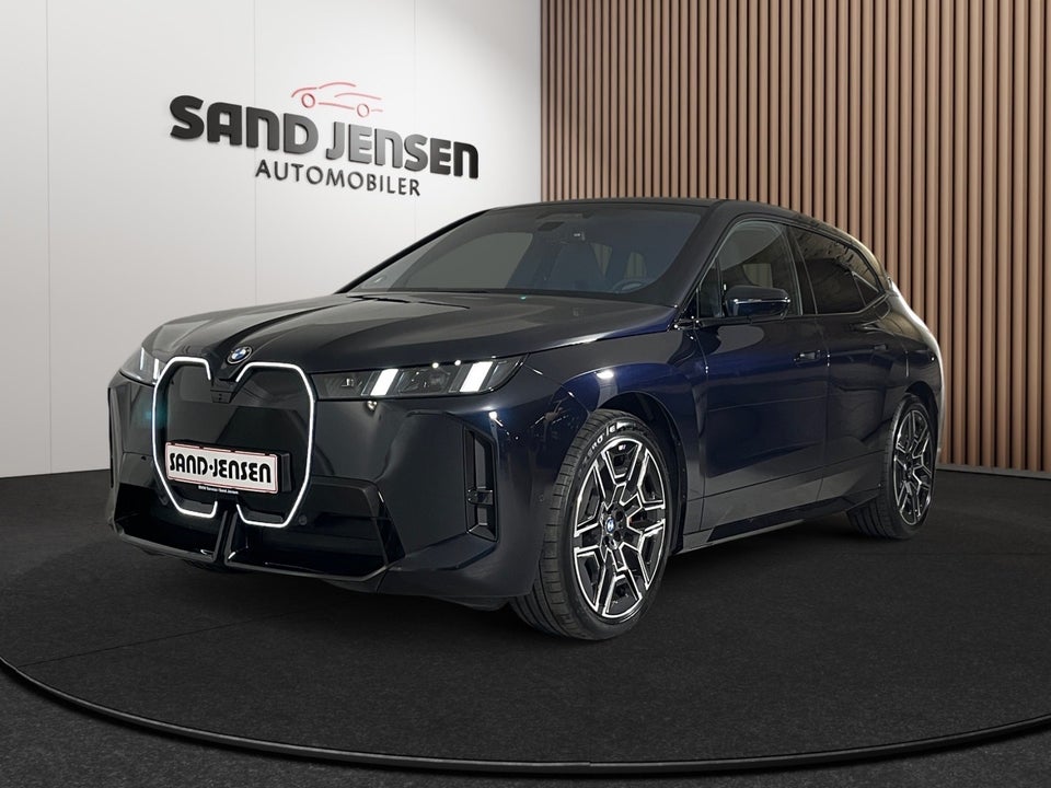 BMW iX xDrive60 Fully Charged 5d