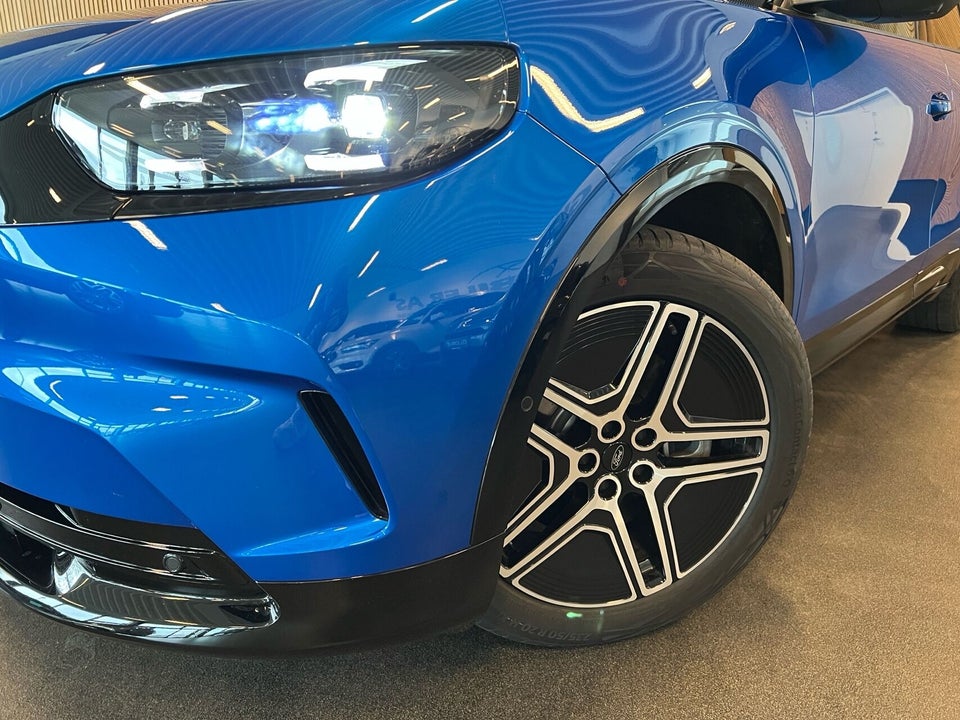 Ford Capri 79 Premium Extended Range AWD 5d