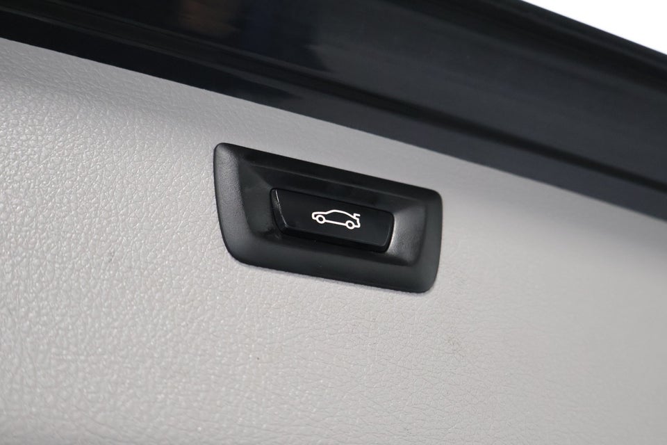 BMW 320i 2,0 Touring aut. 5d