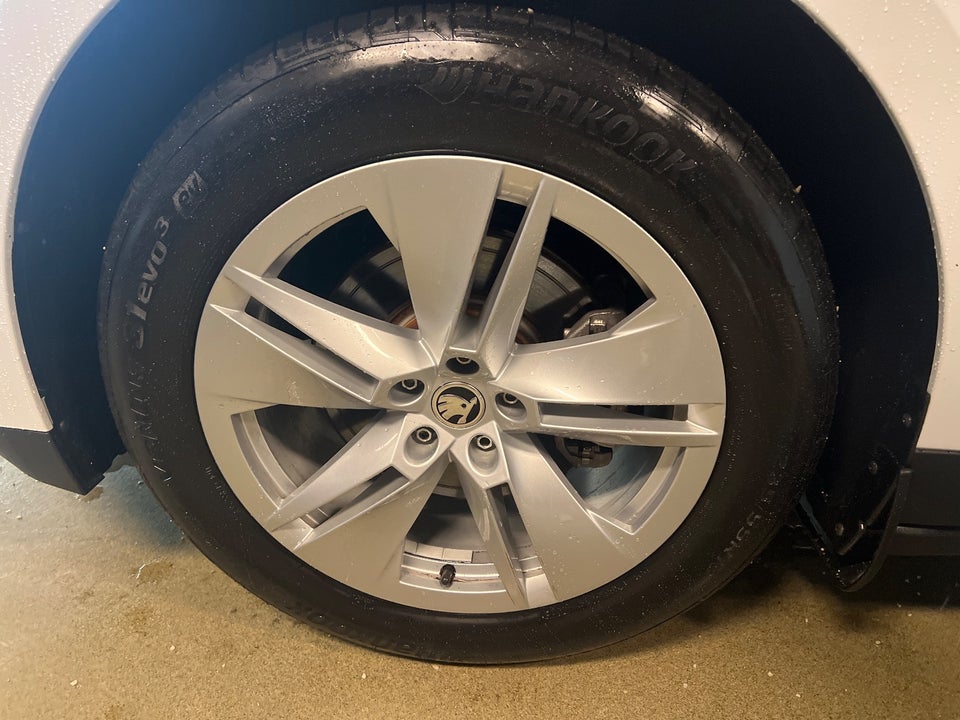 Skoda Enyaq 60 iV Loft 5d