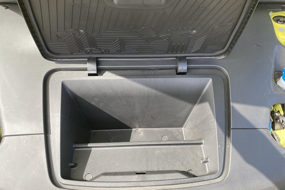 Volvo EX30 Standard Range Plus 5d